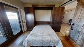 1 bedroom, iron/ironing board, WiFi, bed sheets - Charming 1-bedroom apartment with WiFi, AC in downtown Kalispell Main Street (Kalispell)