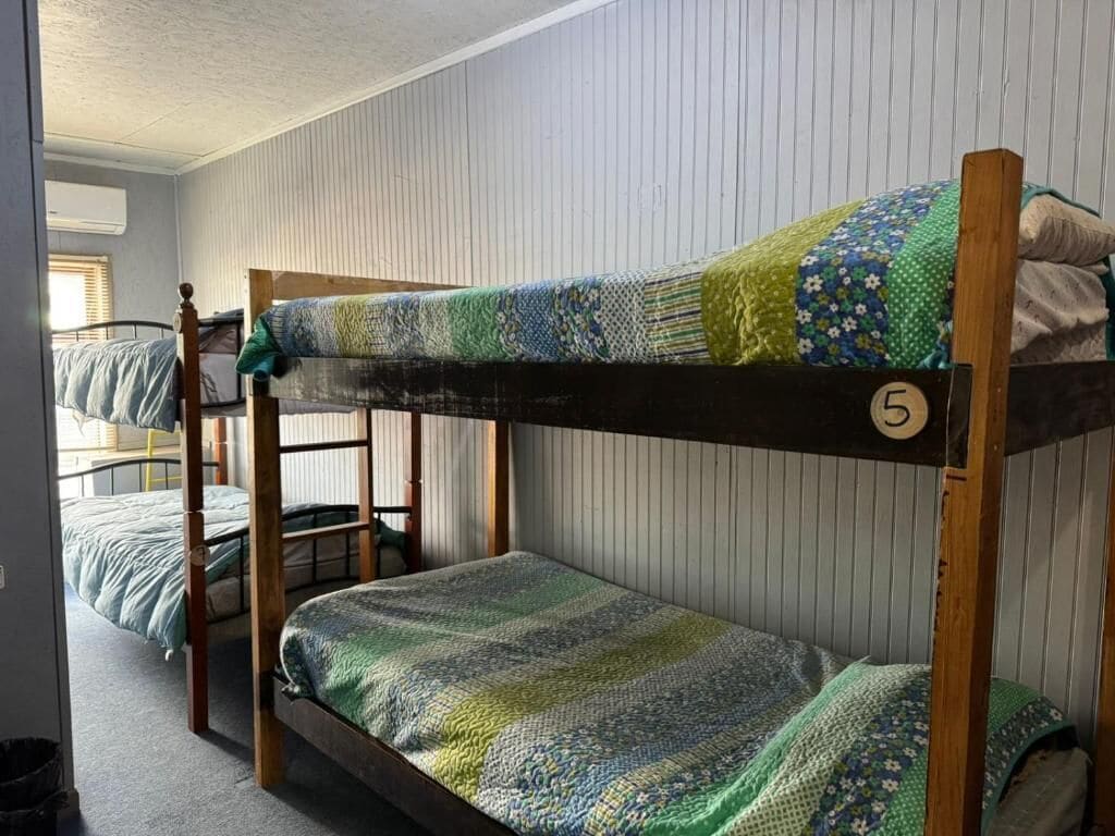 Dortoir partagé Confort, mixte | Literie hypoallergénique, décor unique, ameublement unique