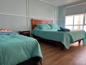 Kamar Triple Comfort | Seprai antialergi dan didekorasi berbeda-beda