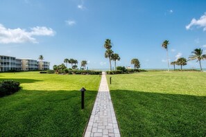Property grounds - Stunning gulf front 6th floor Longboat Key Condo with endless views - Once Upon A Tide (Longboat Key)