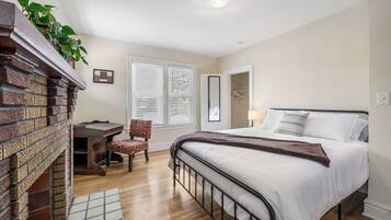 4 bedrooms, desk, iron/ironing board, travel crib