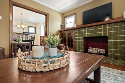 Huntington Modern - Mins to DT, MU, St. Mary's