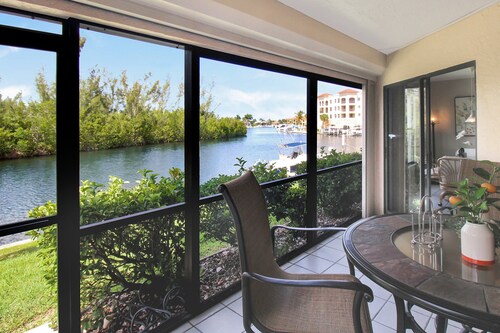 Gorgeous 2 BR / 2 BA waterfront condo in Punta Gorda - The River's End