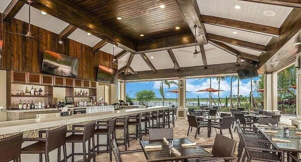 Bar (on property) - Gorgeous lakefront home in Esplanade Golf & Country Club in Lakewood Ranch - Palm Meadow (Bradenton)