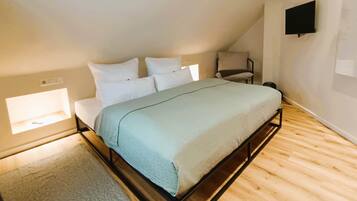 2 habitaciones, tabla de planchar con plancha y cuna de viaje