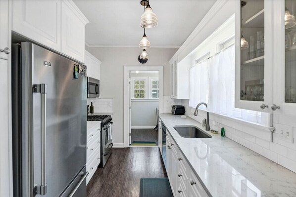 Fridge, microwave, oven, stovetop