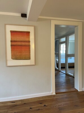 2 soverom, skrivebord, wi-fi (inkludert) og sengetøy