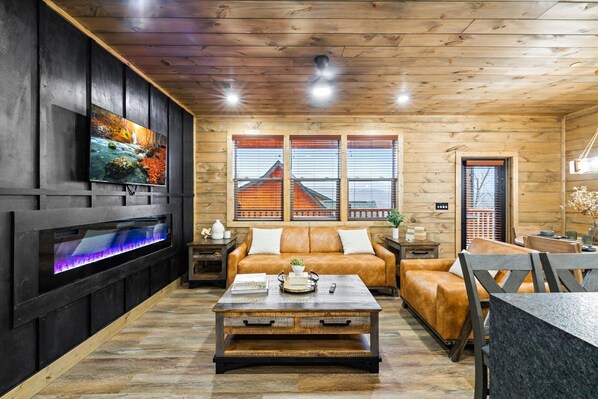 Smart TV, chimenea, oficina