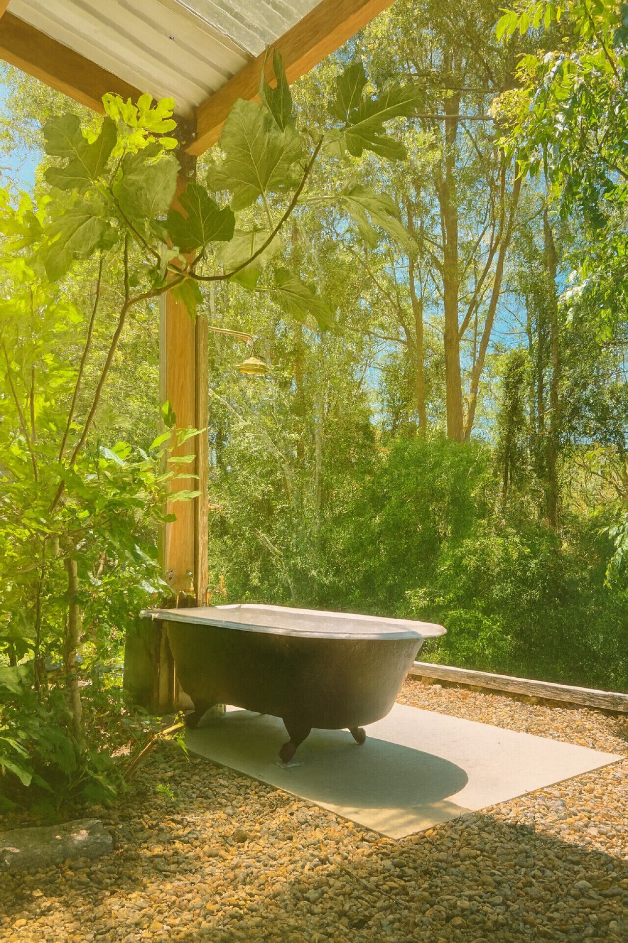 Outdoor spa tub
