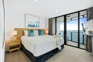 3 bedrooms, in-room safe, iron/ironing board, Internet - 3 Bedroom Apartment with Ocean/Sky Views - Q Stay. Soul 5701 - 2N - NB (Surfers Paradise)