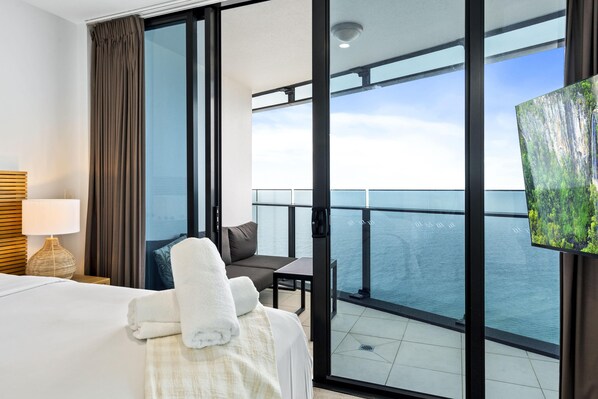 3 bedrooms, in-room safe, iron/ironing board, Internet