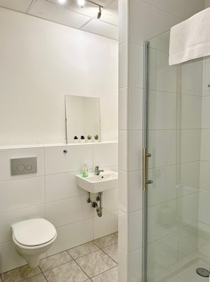 Sèche-cheveux, serviettes fournies