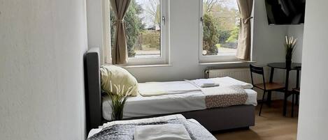 4 bedrooms, WiFi, bed sheets