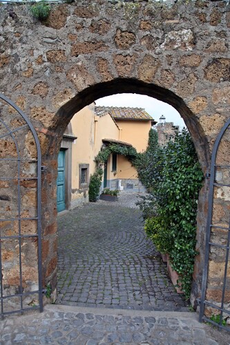 Nives Holiday House, home in the ancient castle walls in the historic center.