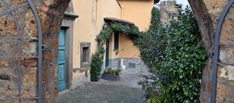Nives Holiday House, home in the ancient castle walls in the historic center.