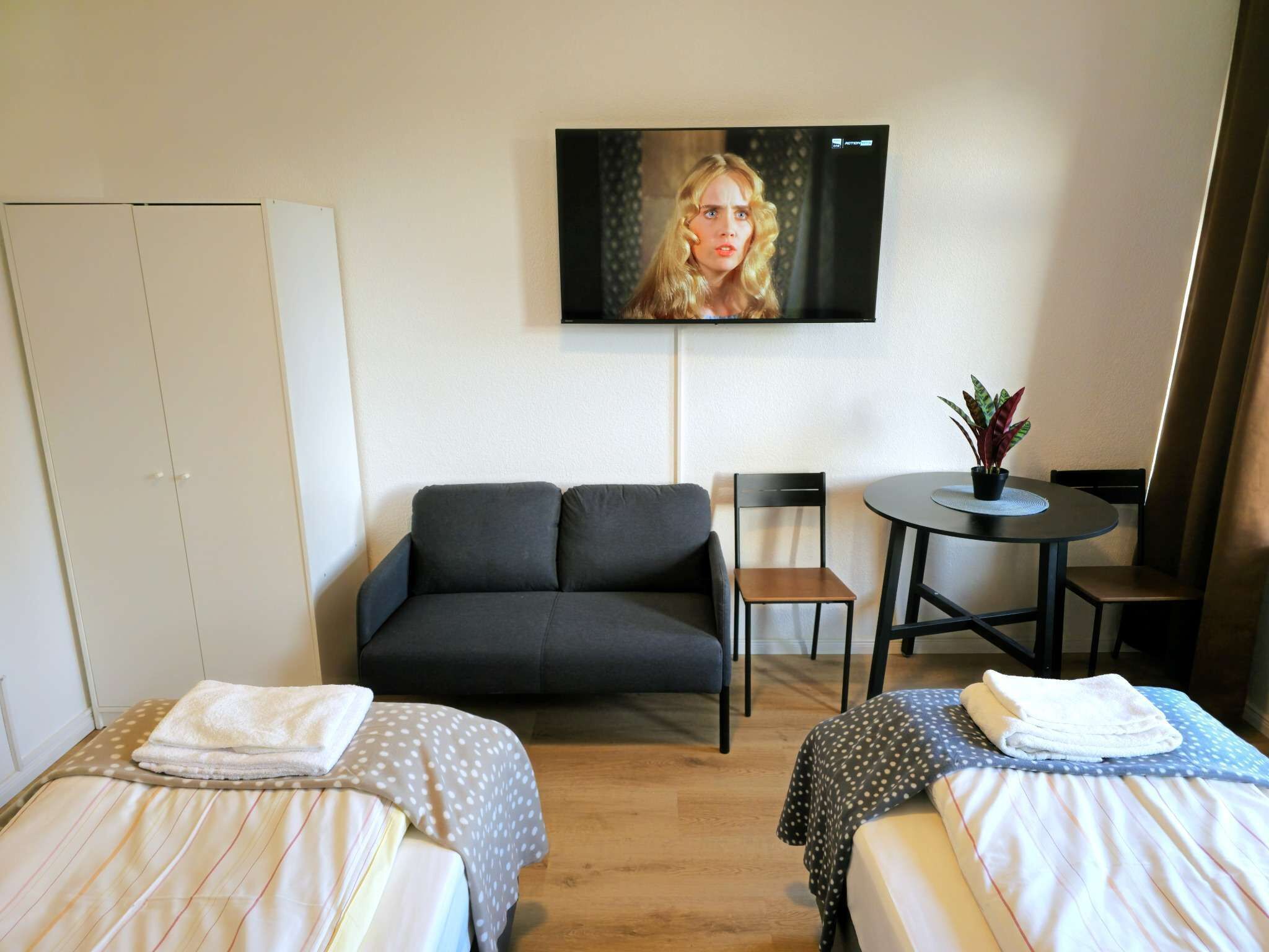 4 bedrooms, WiFi, bed sheets