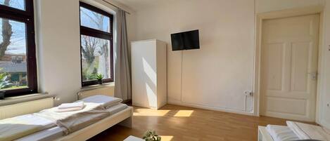 2 عدّة غرف نوم وواي فاي وملاءات أسرّة