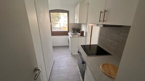 Fridge, microwave, oven, stovetop - Juliusstraße 10a W2 - 2 bedrooms (Neumünster)