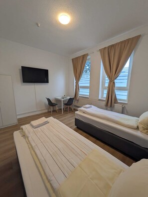 2 bedrooms, WiFi, bed sheets - Wilhelmstraße 19 W3 - 2 bedrooms with parking space (Neumünster)