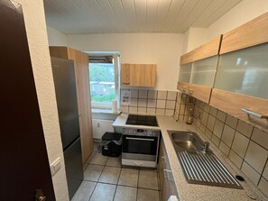 Fridge, microwave, oven, stovetop - Friedrichstraße 42 W2 - 3 bedrooms (Neumünster)
