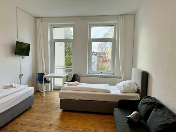 3 bedrooms, WiFi, bed sheets - Hansaring 11 W3 - 3 bedrooms (Neumünster)