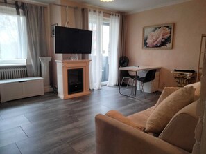 Living area - Ringstraße 15 W2 - 1 bedroom with balcony and parking space (Neumünster)