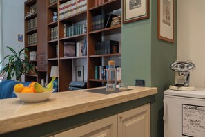 Interior - 2 minutes walk from Galatea metro superb Apartment ideal for couples. (Catania)