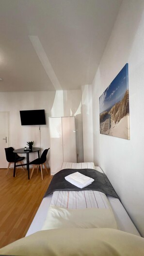 3 bedrooms, WiFi, bed sheets - Wasbeker Straße 65 W3 - 3 bedrooms with parking space (Neumünster)