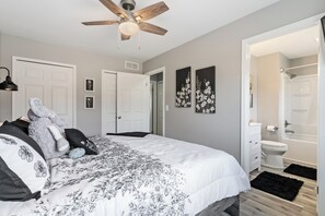 2 bedrooms, desk, iron/ironing board, free WiFi