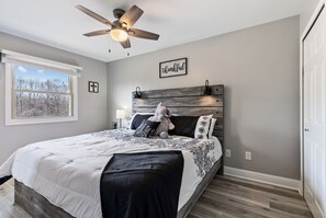 2 bedrooms, desk, iron/ironing board, free WiFi