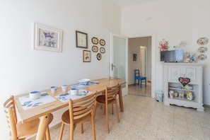 Comfort Apartment, City View | Private kitchen - Petite Maison Salerno (Salerno)