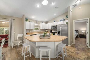 Private kitchen - A Private Oasis! Enjoy this beautifully updated 3/2 home. Golf car included!! (The Villages)