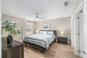 Room - A Private Oasis! Enjoy this beautifully updated 3/2 home. Golf car included!! (The Villages)