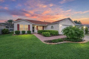 Exterior - A Private Oasis! Enjoy this beautifully updated 3/2 home. Golf car included!! (The Villages)