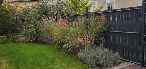 Property grounds - Cosy cottage just a stone's throw from downtown (reims)