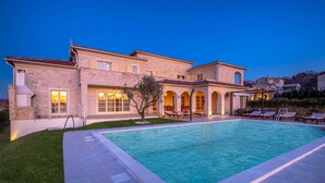 A large stone building with a swimming pool, outdoor seating, and a well-lit patio area. - Villa Sara Bajkini with vineyard view (Bajkini)