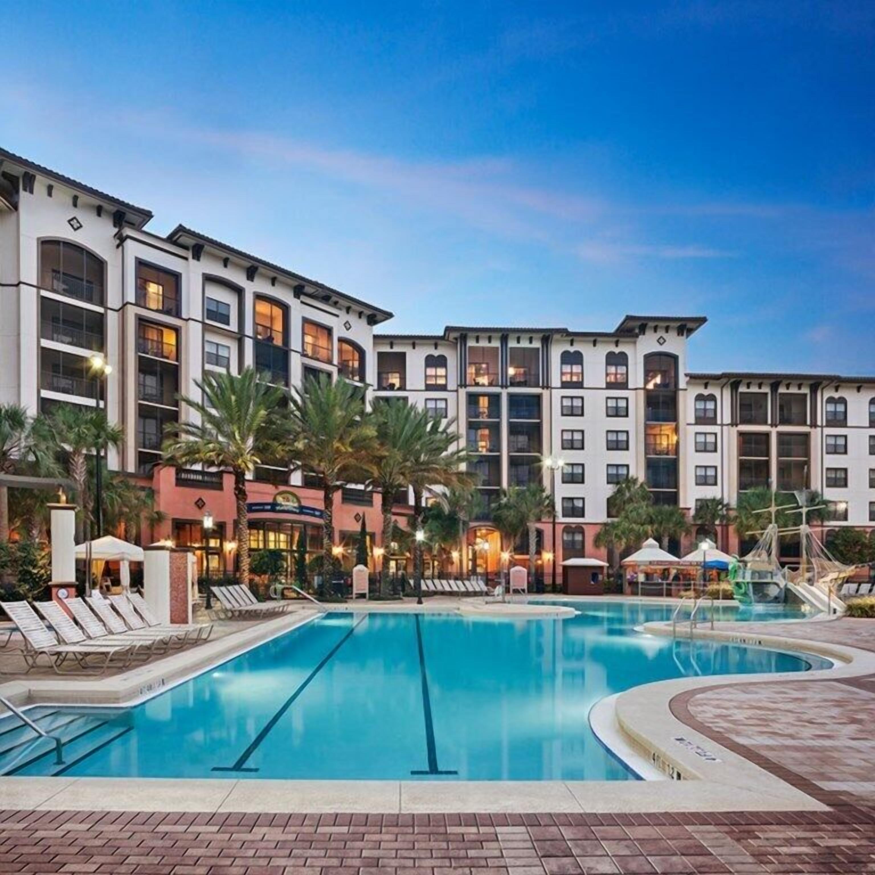 Een verwarmd zwembad