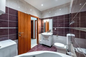 Deluxe appartement, 2 slaapkamers, balkon | Badkamer