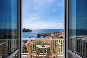 Apartamento luxo, 1 quarto, sacada, vista para o mar