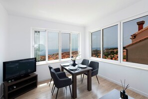 Deluxe Apartment, 2 Bedrooms, Sea View | Ruang tamu