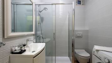 Apartemen Deluks, patio, pemandangan laut | Kamar mandi