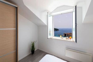 Apartamento luxo, 2 quartos, vista para o mar