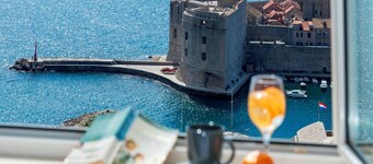 Chill Out Old Town & Seaview Apartments