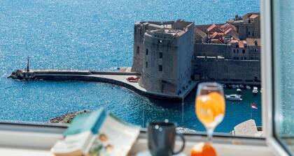 Chill Out Old Town & Seaview Apartments