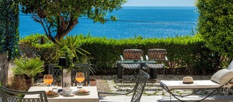 Chill Out Old Town & Seaview Apartments
