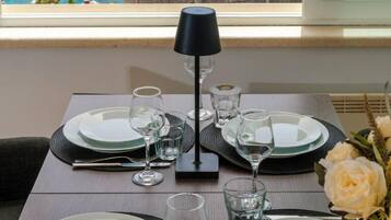 Deluxe Apartment, 2 Bedrooms, Sea View | Living area