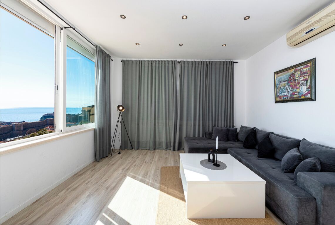 Deluxe Apartment, 2 Bedrooms, Balcony | Living area