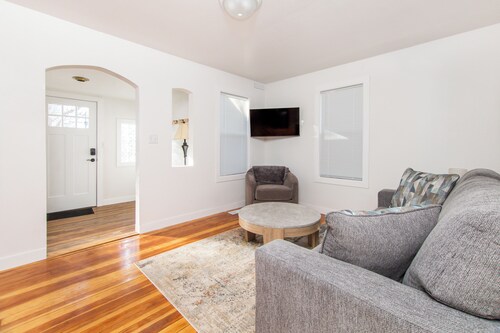 ⁂Pet-Friendly⁂Fenced Yard⁂Cozy Westside Abode⁂