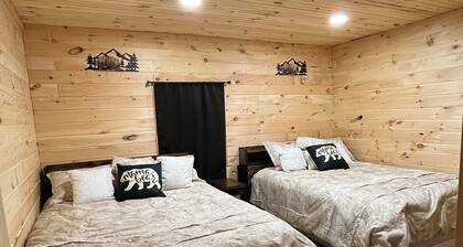 Mama Bears den âThe perfect location to visit the Hatfield and McCoy trailsâ