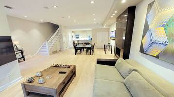 Smart TV, chimenea y impresora